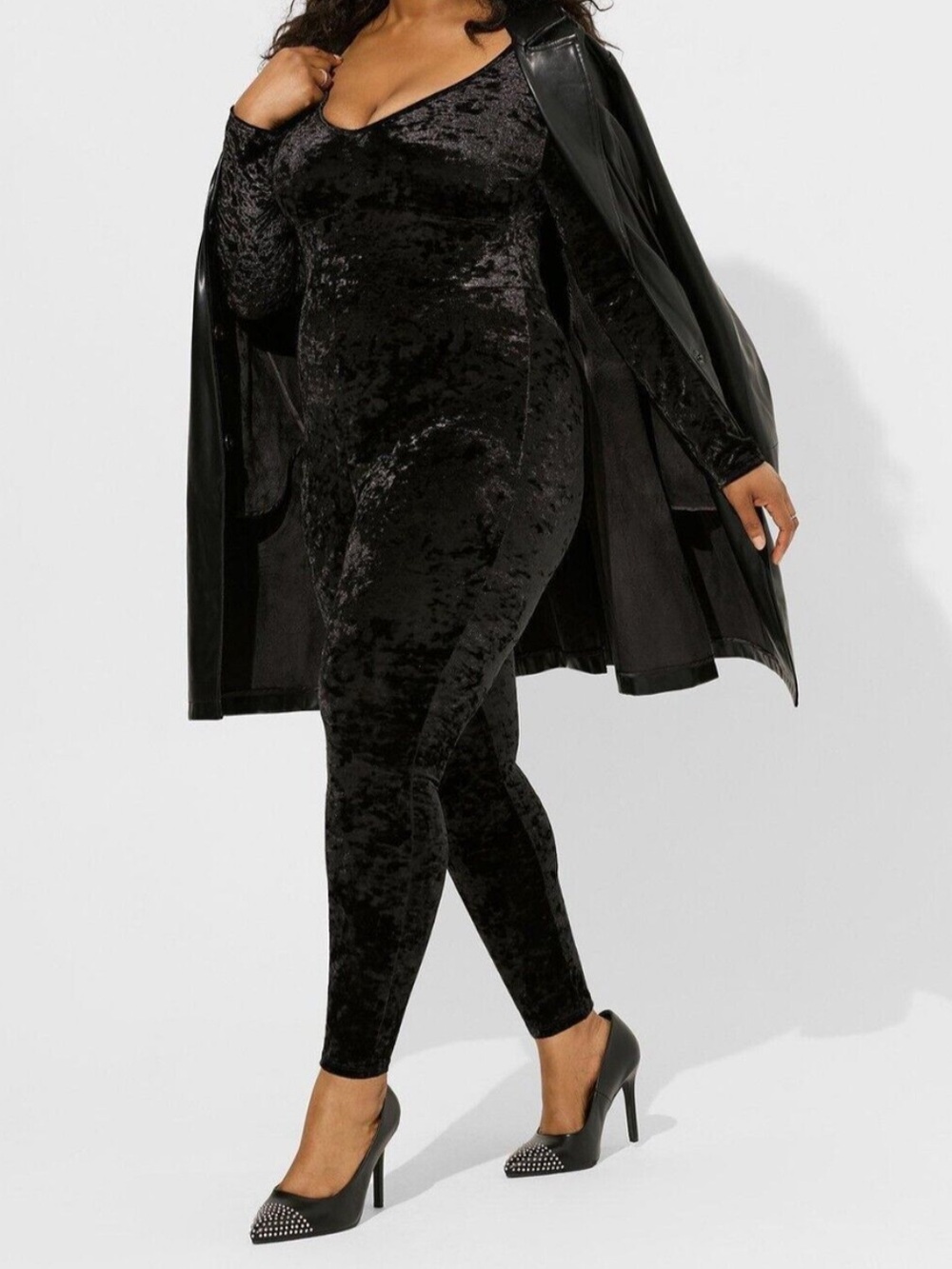 Torrid Size 2 18/20 Black Crushed Velvet Long Sleeve V Neck Jumpsuit